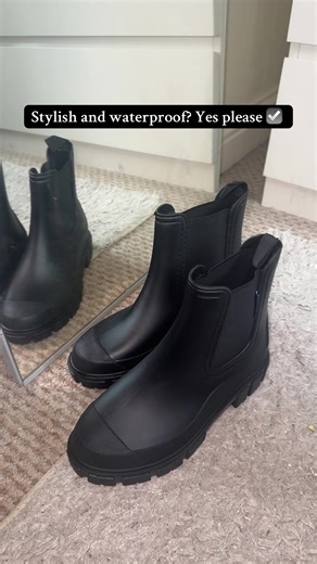 Stylish Waterproof Rain Boots for Everyday Wear