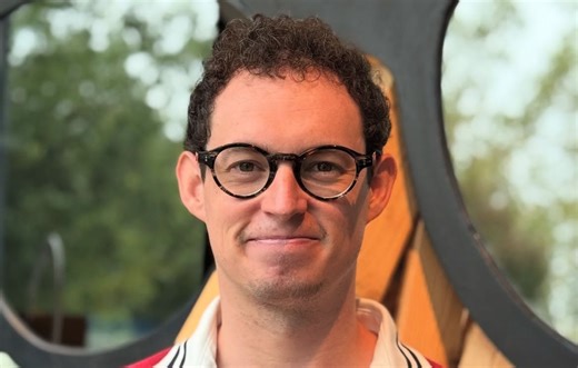 Qui est Monsieur Prof, le professeur d’anglais de « Star Academy » ?