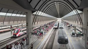 🔴⚪ EN DIRECTO | La estación de Santa Justa en Sevilla se llena de athleticzales 🔗 https://tinyurl.com/vyekv4pc #AthleticClub 🦁 #UniqueInTheWorld 🏆 #finaldecopa | Deia