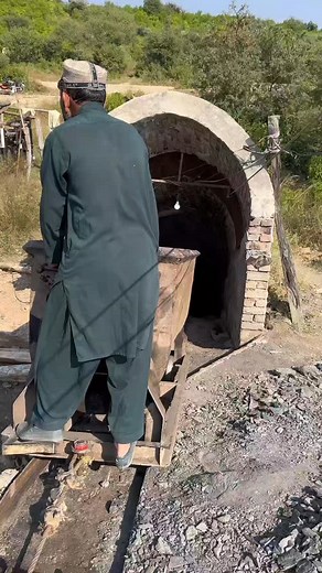 Going down into underground mining tunnel 1000meter inside blackdiamond mining tunnel #Minecraft | Mining Empire