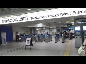 東海道新幹線新横浜駅の改札口の風景