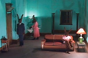 Rabbits: La perturbadora sitcom de David Lynch está disponible para ver gratis