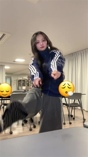 とんでも直毛女なので爆ボリューム出してヘアセットするよ、これがすぐに落ち着いてきていつもの髪になりまつ…💦