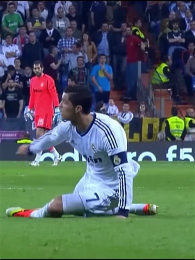 football Ronaldo very good skills vs messi skills ⚡⚽ Skill after skill! Can you keep up with the pace? 🤯🔥#FreestyleFootball #SoccerSkills #DribblingMaster #StreetFootball #ProLevelMoves