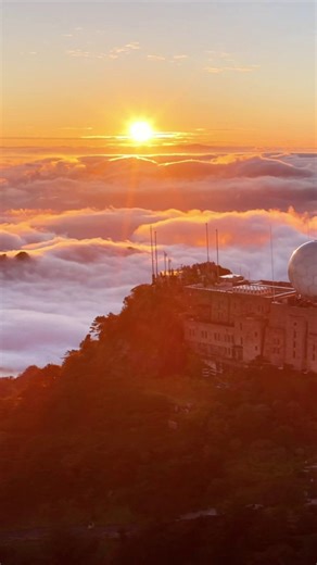 Wake up to wonder in Mount Huangshan, Anhui! Few places rival the magic of its sunrise -- golden light spilling across jagged peaks and seas of drifting clouds. | Xinhua Culture&Travel