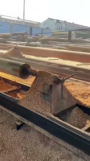 The process of producing round logs. #wooddesigner #woodworking #carpenter #asmr #diy