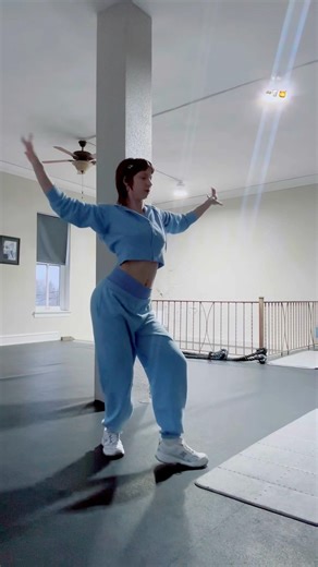 🌀 #freestyleflow dethawing from a winter content break…here’s a flow after leg day❄️ #dance