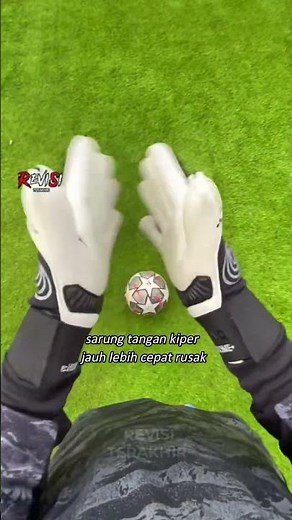 Apakah kiper selalu memakai sarung tangan baru di setiap pertandingan atau tidak? 🤔👀