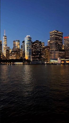 DOWNTOWN MANHATTAN VIEW FROM FERRY
