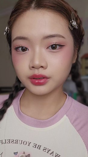 Simple Natural Eyeshadow & Ombre Lips Tutorial