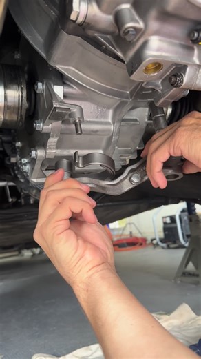 BW on Instagram: "How to install omega spring on Porsche 915 transaxle gearbox. #Porsche #911 #911SC"