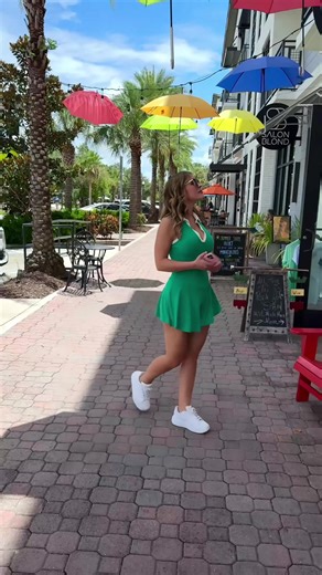 City Fashion Walks: Discover the Latest Outfit Trends