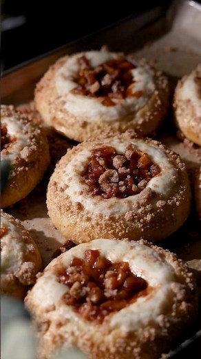 Cinnamon Apple Cheesecake Buns 🍎😍 #cheesecake #apples #fallbaking #tangzhong
