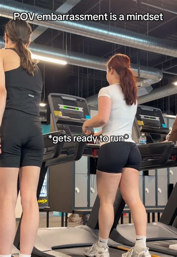 your reminder to NOT leave things on the treadmill when you run 🤡 … nobody judged me and nothing bad happened sooo here’s a reminder that nobody is watching you and just to KEEP GOING!! 🤍 more fitness content like this on my page #gymtok #beginnergymtips #gymanxiety #runningtok #gymfail