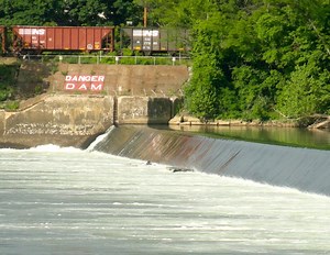 Authorities Stress Boating Safety Following Fatal River Accident