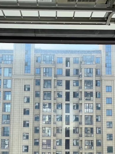 High-rise windows without the heart attack? Yes, please. Meet HUTT C7...
