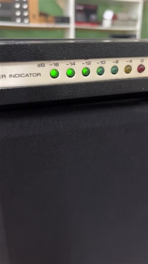 Sigam nossa página! Koax áudio vintage hi-fi, solução sempre tem. Imagens Koax!! Especialistas em manutenção de caixas acústicas crossovers e alto-falantes. Fazemos caixas novas e sob medida, com design exclusivo e acabamento profissional. Atendemos projetos personalizados home studio, home theater e ambientes comerciais. #homeaudio #vintagehifi #vumeter #equalizer #decibelvibe #music #vintage #music #musiclover #vinyls #record #records #vinyl | Koax Store