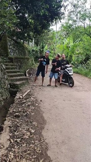 Pengalihan #komedisunda #comedy #funnyvideos #comedyfilms #lucu #fun #ngakak #ytshorts #komedi#funny