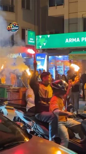 Söyle bakıyorum yorumlara da.Çoğu kişi @Antalyaspor'u, @Trabzonspor küme düşürdü diyorlar. Antalya, TS dan 1 puan aldı. TS'la alakası yok.gs, bjk, fb'ye 18 puan verdi. Vermeseydi 18 puan istanbul takımlarına."D Ü Ş E R S U N"Vol. Bilmem kaç#TSvGEN #FBvEYP #KASvGS #ANTvKOC