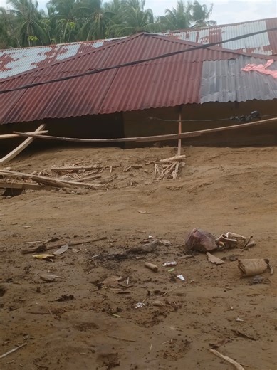 Motor NMAX dan Mio Soul Terkubur dalam Lumpur Banjir