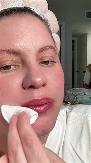 Plump Ambition pH Hyaluron Lip Oil, reacts labios carnosos y seductores.#loreal#plumpambition#lip#tiktokshopcreatorpicks.