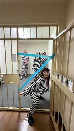 囚人が脱獄！？この牢屋を脱出せよ！ #shorts