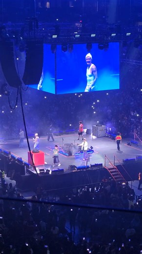 Fede Vegivani y sus amigos en La Arena Monterrey 🫶😎. El Club Misterio, Los Fachas y Los Vecinos listos para pasarla de lujo con toda la Arena Monterrey 😎. | Monterrey Live