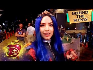 On the Set Tour with Sofia Carson in Spanish! 🎥 | Descendants 3