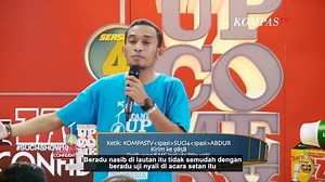 Abdurrahim Arsyad atau yang lebih dikenal dengan panggilan Abdur merupakan runner up Stand Up Comedy Indonesia (SUCI) Kompas TV musim keempat pada tahun 2014. Ciri khas Abdur saat membawakan materi komedi adalah mengangkat tema kritik sosial serta keprihatinan dan keresahannya akan fenomena yang terjadi pada masyarakat dari Indonesia Timur. Seperti apa keseruannya? Simak video selengkapnya dan dapatkan penampilan komika lainnya di youtube.com/standupkompastv | Stand Up Comedy Indonesia