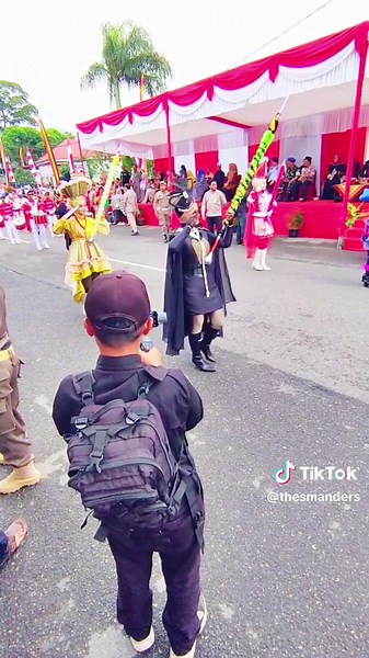 Penampilan SMAN 2 Padang Panjang di pawai alegoris HUT RI 78 kota Padang Panjang #sman2padangpanjang #padangpanjang #pawaiagustusan #thesmanders