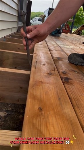 This Wood Flooring Trick Makes Installation Look So Easy! 🪵🔨 #Woodworking #Carpentry