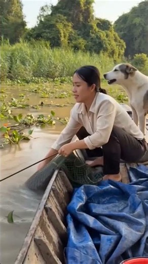 🌊🐟 Giant Gourami Caught from Boat! 😱 Epic Mekong Fishing Moment ⚡
