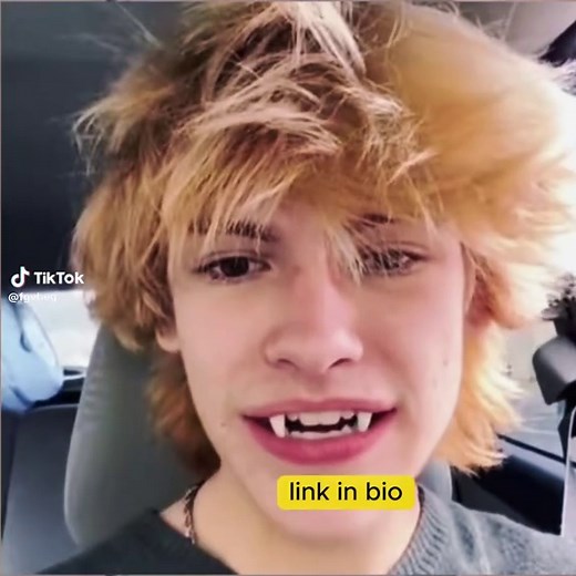 Use this Retractable Vampire Fangs to become a ‘’real‘’ vampire.