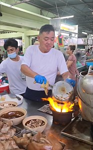 A Must Try ! Beng Kee Claypot Bak Kut Teh, Old Green House, 223, Jalan Burma, 10050, Georgetown, Penang. Business Hours: 3- 11pm (except Sundays) #bakkutteh #malaysiafood #singaporefood #chinesefood #chinesecuisine #china #chinese #tiktok #photography #penangfoodblogger #penanghawkerfood #penangstreetfood #penangfoodhunt #penanglicious #penangfoodie #penangholiao #penanglang #penangviral #penangkini #malaysiakini #ilovepenang #visitpenang #instagood #instafood #foodporn #foodgasm #foodstagram #f