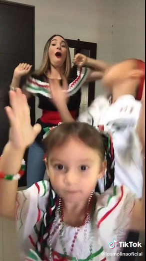 Los Molina: La Familia que Celebra la Cultura Mexicana