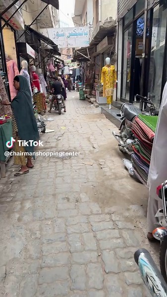 Chairman Shopping Center in Badiana