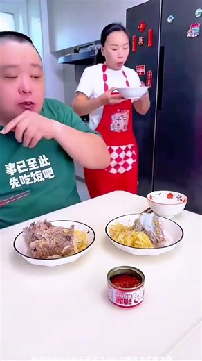 Funny Moments: Husband & Wife Try Hilariously Unusual Chinese Foods! 😂🍜 #CoupleEats #FoodComedy #psl
