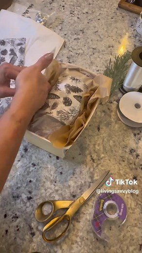 Loaf Cake Wrapping 🎁🍞🍎 ✨ I love a homemade gift anytime of the year, but it is especially nice when it is round the holidays. Every year my husband and I pick a homemade gift to share with our neighbors friend and coworkers. And once we tried this Apple Cider Loaf Cake we knew it would be a hit. 💬 Comment LOAF CAKE for the full bread recipe! 🔖 I found these balsa berries baskets on Amazon and they were perfect to make the loaf look homemade but still nicely wrapped. I used 3 different types