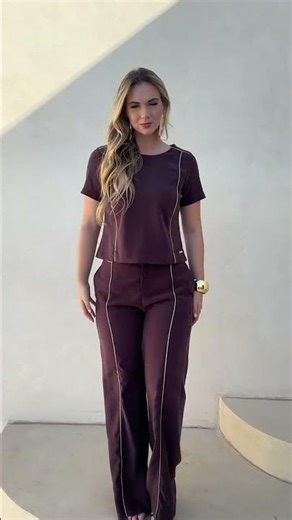 Conjunto Mamorena Blusa Manga Curta e Calça Reta em Alfaiataria Âmbar com Detalhes de Vivos #moda