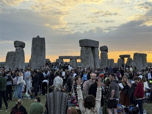 Sunrise at Stonehenge draws druids, pagans and revellers to celebrate the summer solstice