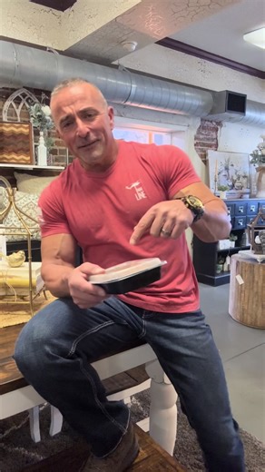 Meal prep isn’t about being extreme — it’s about being prepared. When your food is ready, your decisions are easier, your schedule stays on track, and your goals don’t get compromised at work. These containers make it simple: prep once, stack them up, grab and go. No leaks. No mess. Just consistency. This is how you stay locked in when life gets busy. #MealPrep #Consistency #HealthyHabits #WorkdayFuel #FitnessLifestyle