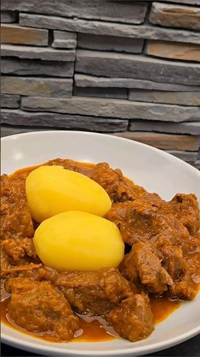 das beste Gulasch Rezept lecker schnell und einfach würzig ohne Schnick schnack ohne Gemüsebrühe