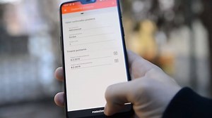 Za uplynulý rok pribudlo v aplikácii VÚB Mobil Banking mnoho noviniek ako výber z bankomatu mobilom či Google Pay. Podporte nás hlasom v ankete o najlepšiu bankovú aplikáciu a vyhrajte nový smartphone 🎁 ➡ www.smartbanka.sk | VÚB banka