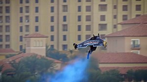 Iron Man se hace realidad: mira cómo este hombre vuela con su jetpack en Dubai