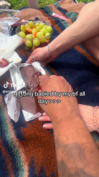 e (@erissa.kissa)’s videos with original sound - Տongs // ᔑamples