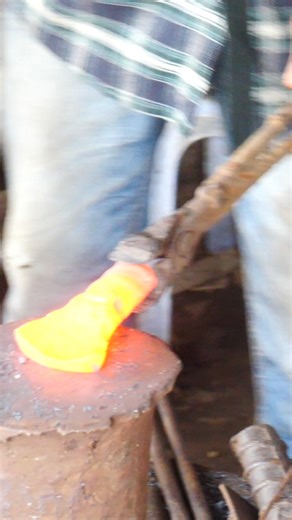 12K views · 169 reactions | Forging An Axe #metalworks #blacksmith #howto #meta #skills #rebar #diy #diyaxes | METAL WORKS | Facebook