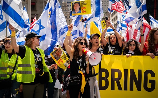 50,000 march in NYC’s annual Israel parade centered on the plight of the hostages