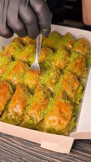 I tried my favorite baklava dessertجربت حلويات بقلاوة مفضلة #dessert #baklava #shorts