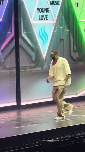 @chrisbrownofficial: Performing Yeah 3x on the 1111 Tour