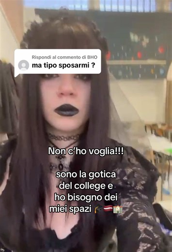 Risposta a @BHO viva il DYNAMITE College e gli Artic Monkeys 🎓🇱🇻🏫 @lilith #college #school #divisa #girls #gotica